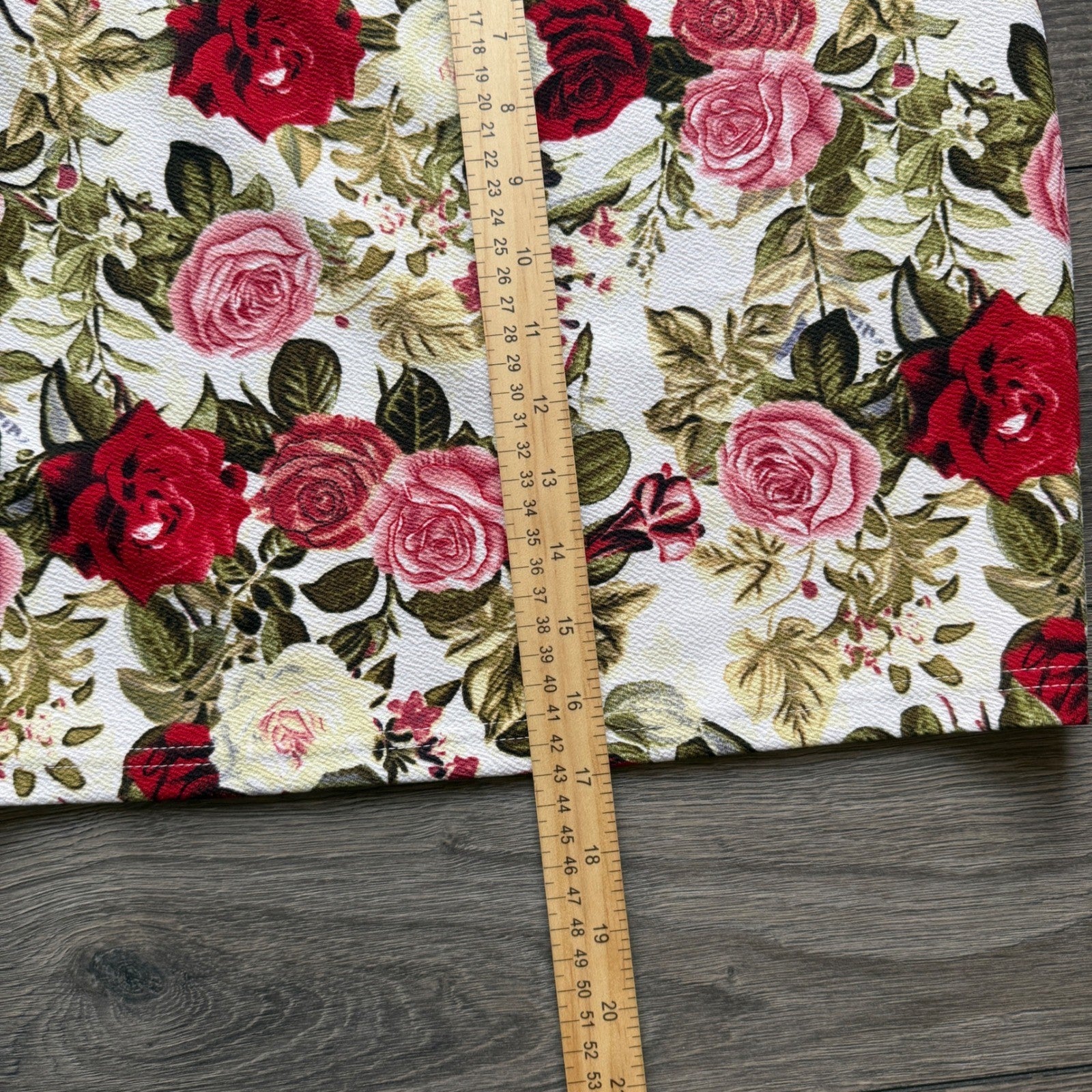 SHEIN Floral Rose Print Mini Skirt Red Pink White Textured Bodycon Size L 8/10