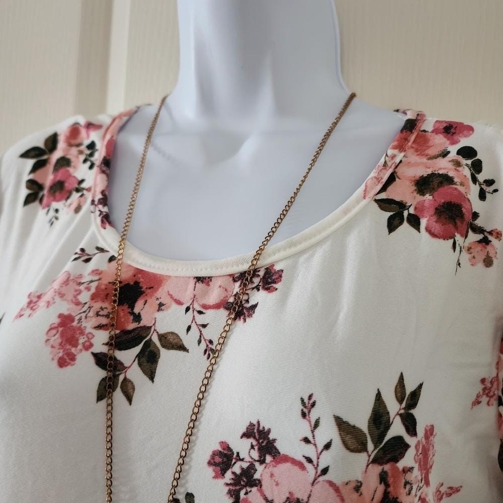 Bobbie Brooks Floral Fit and Flare Dress Cream Pink Short Sleeve Size M NWT
