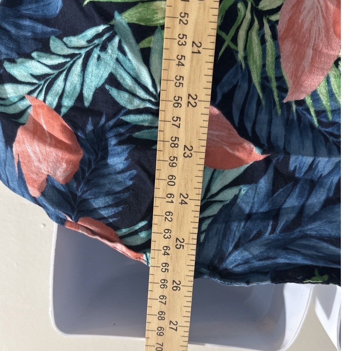 Old Navy Men's Tropical Leaf Print Button Up Shirt Size S