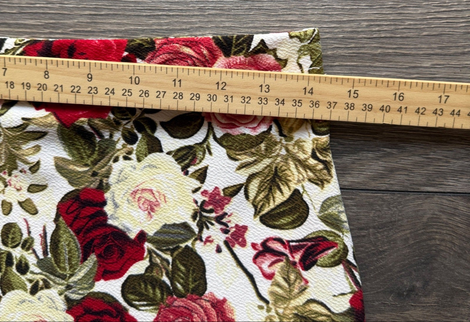SHEIN Floral Rose Print Mini Skirt Red Pink White Textured Bodycon Size L 8/10