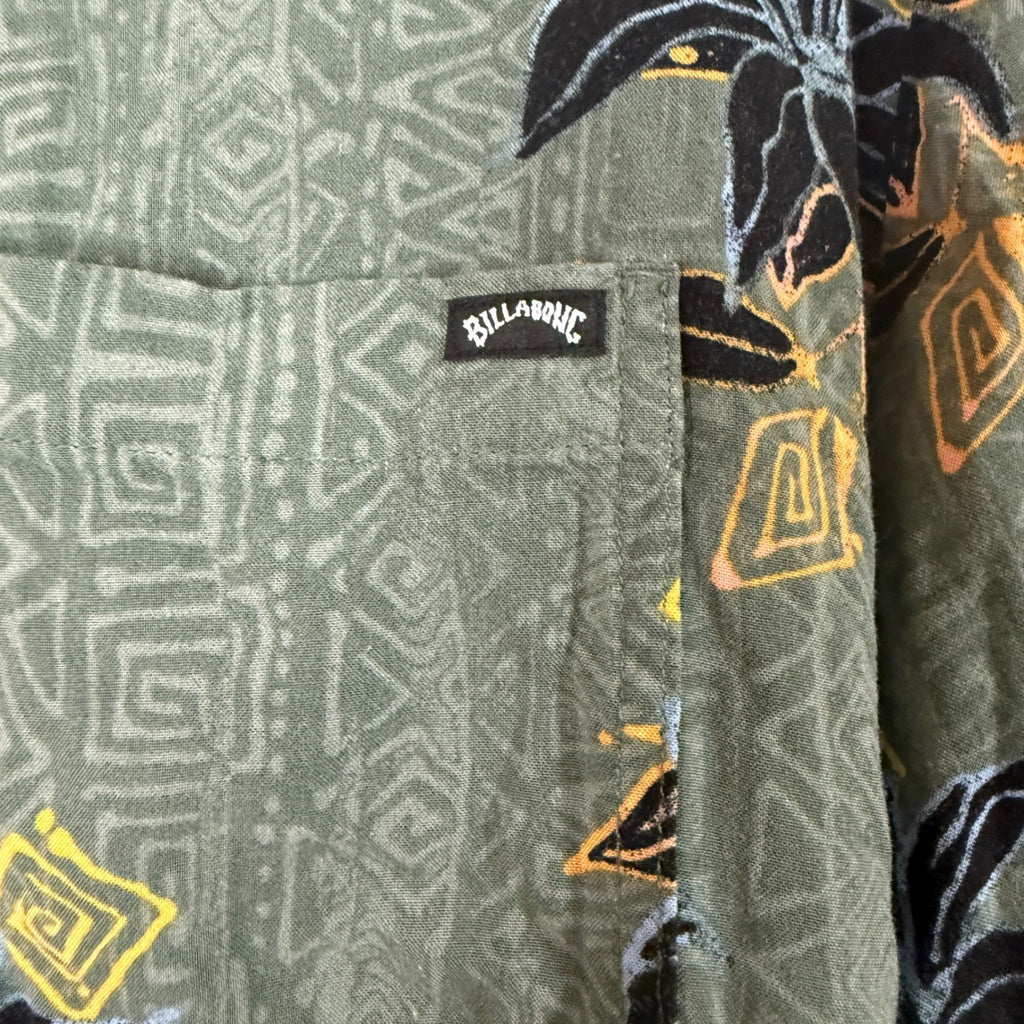 Billabong Men's Short Sleeve Button Up Shirt Green Tropical Floral Size Large