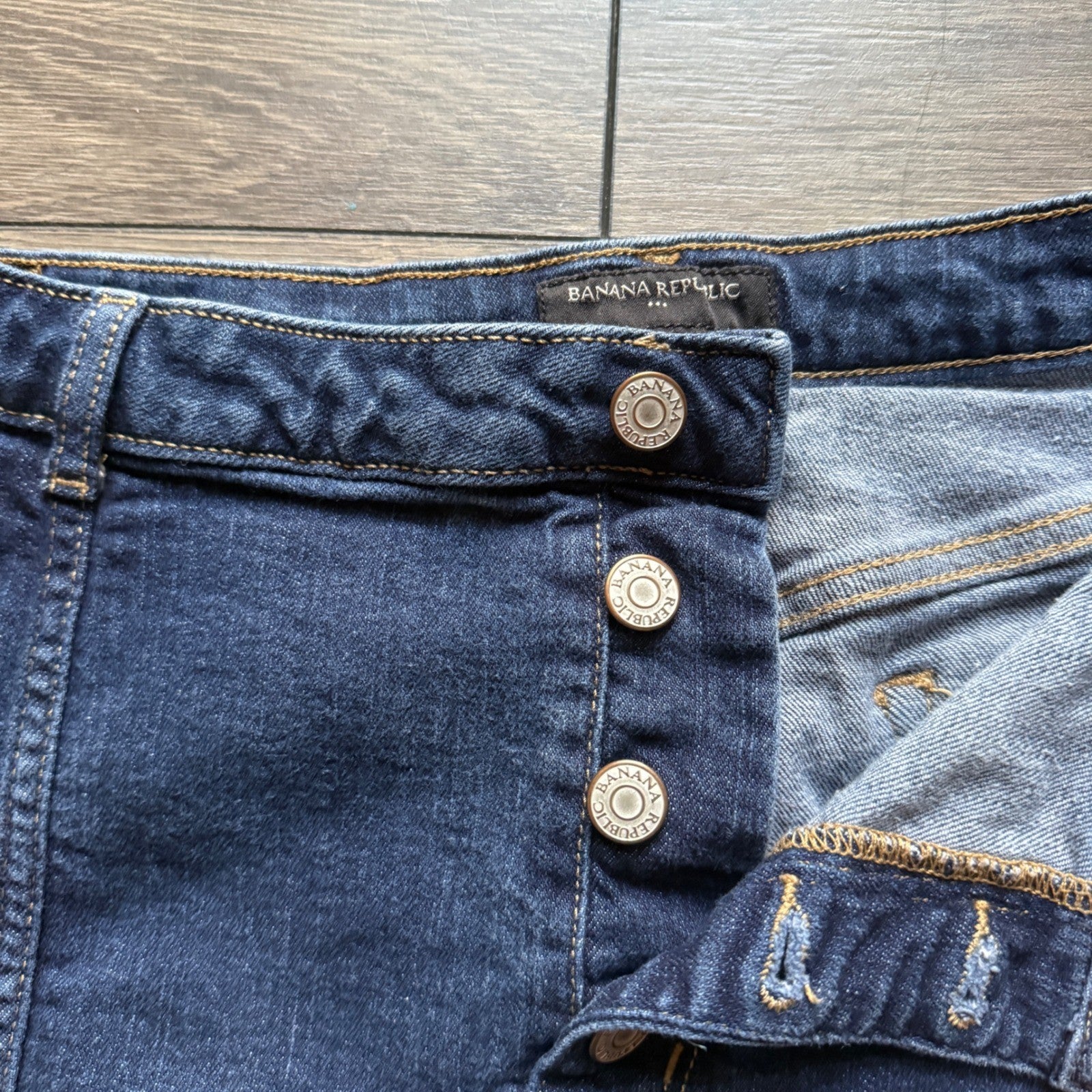 Banana Republic Dark Wash Denim Mini Skirt Button Fly Size 28/6 High Rise Seamed
